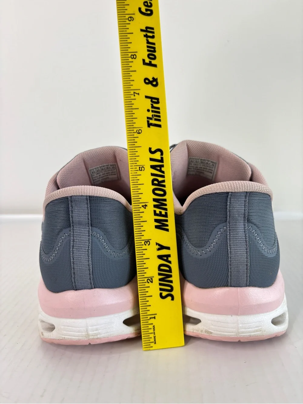 Skechers Womens Shoe Size 9.5 Slip Ins Gray Pink Glide Step Memory Foam Sneakers